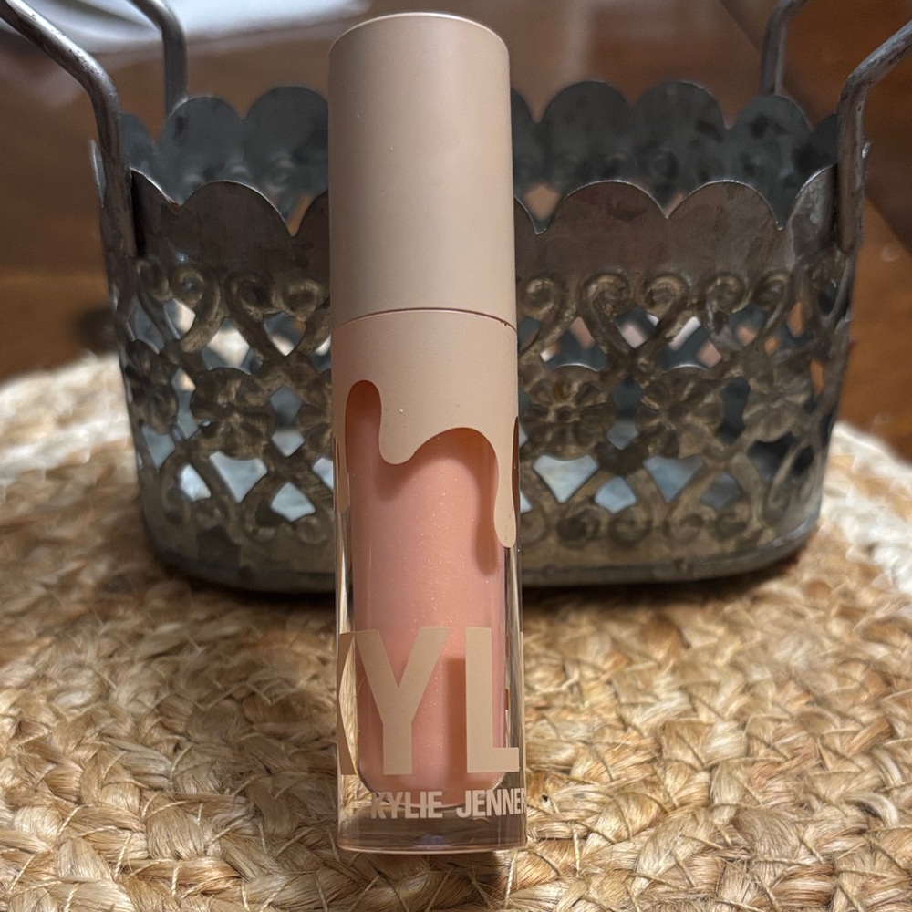 Kylie Jenner Nude Lip Gloss in shade Santa’s Slay